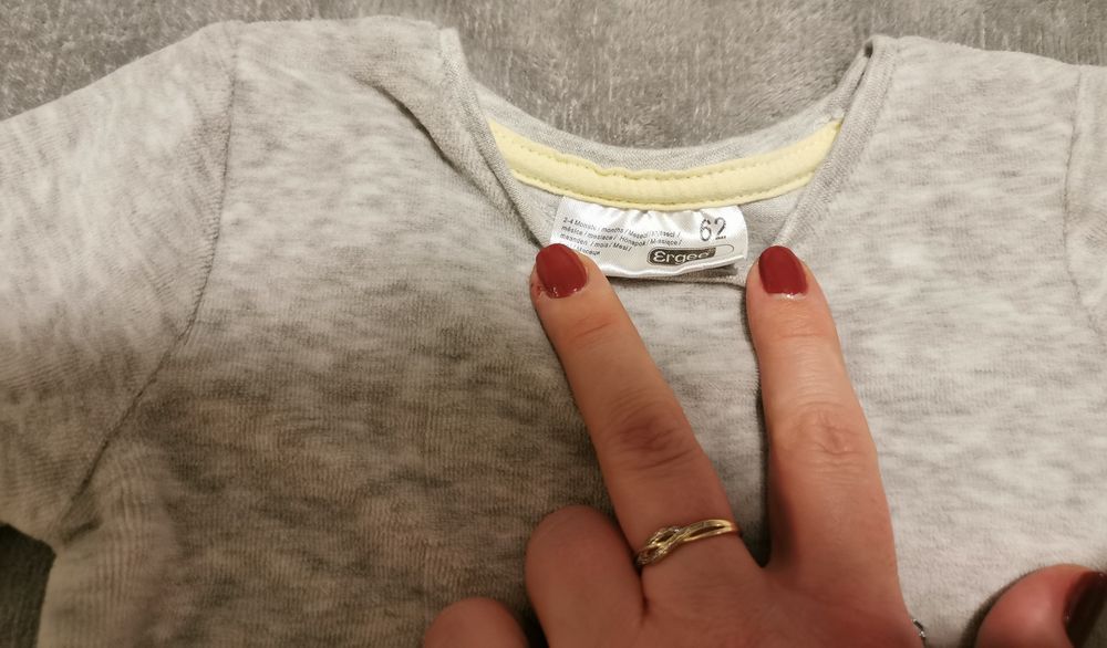 Komplet Erge składający się z bluzy i spodenek rozm. 62
