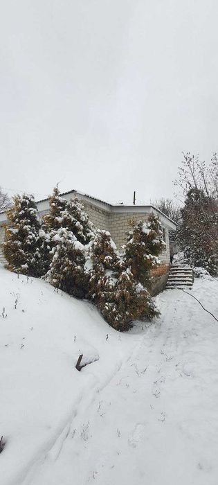 Продам будинок м. Зміїв біля річки!