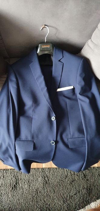 Garnitur slim fit