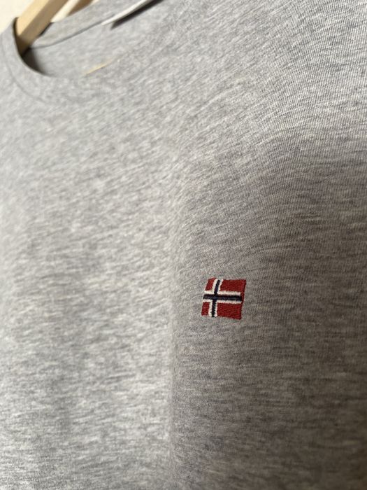 T-Shirt Cinzenta Napapijri