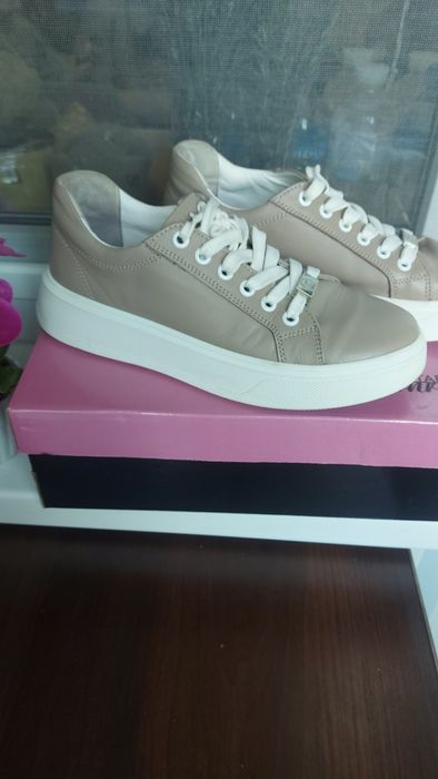 Кожаные кеды размер 37.