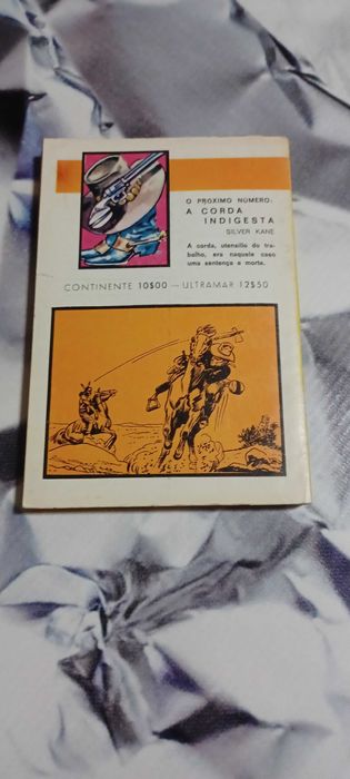 Livro _História de uma Vingança_ de César Torre