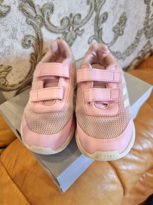 Кросівки adidas на дівчинку