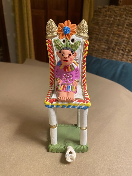 Menino em Cadeira. Figurado de Barcelos. Irmãos Mistério