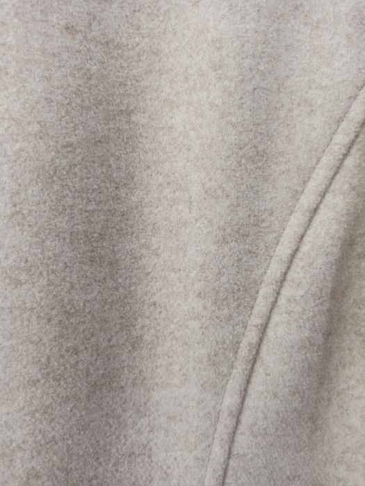 Жіноче  нове весняне пальто бежевого кольору