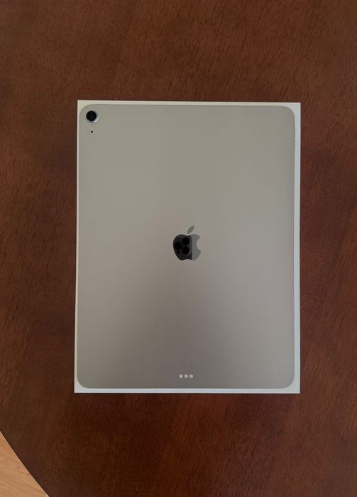 iPad Air 13” M3 + Magic Keyboard | Como novo | Bateria 100% | 128GB