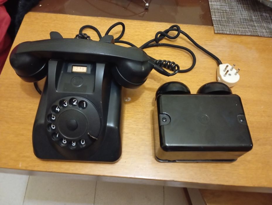 Telefone antigo de Baclite de 1959 com campainha