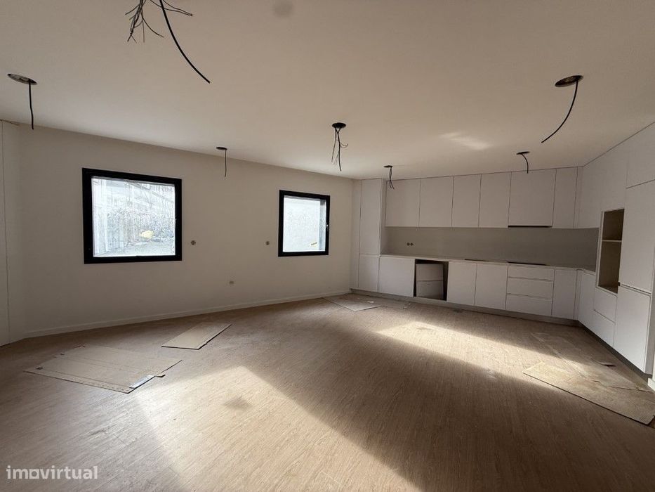 Apartamento T1+1 com Lugar de Garagem de Esgueira