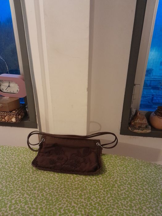 Vendo Mala de Senhora muito bonita como nova