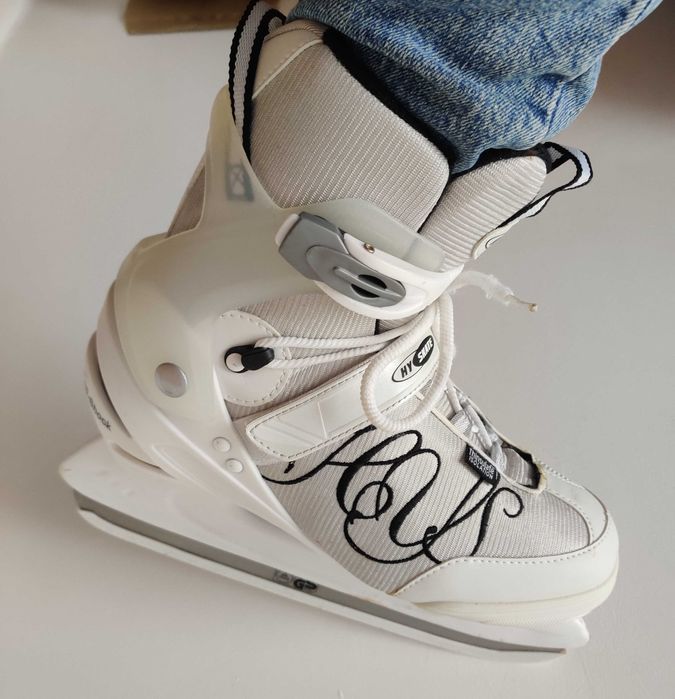 Łyżwy okazja białe hokejowe jak nowe raz ubrane 40