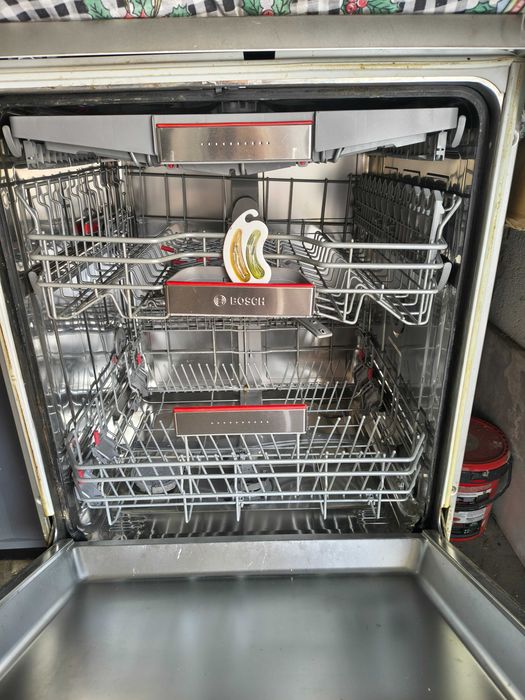 Máquina Lavar Louça Bosch Série 6, com avaria