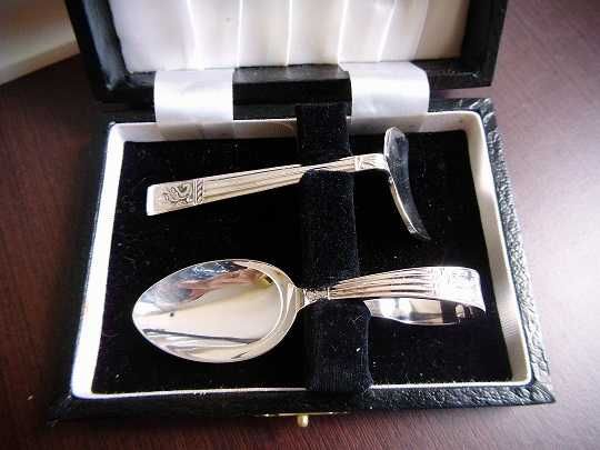 Piękne ozdobne łyżki srebrne England