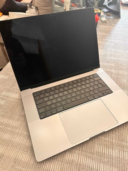 MacBook Pro M1 Max 16' - 32Gb Ram & 1Tb SSD