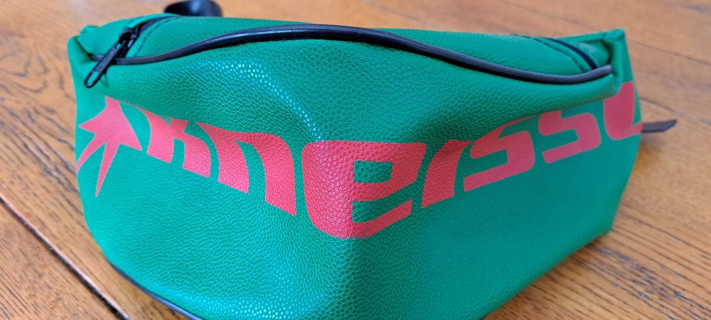 Sportowa nerka narciarska marki Kneissl z lat 80.