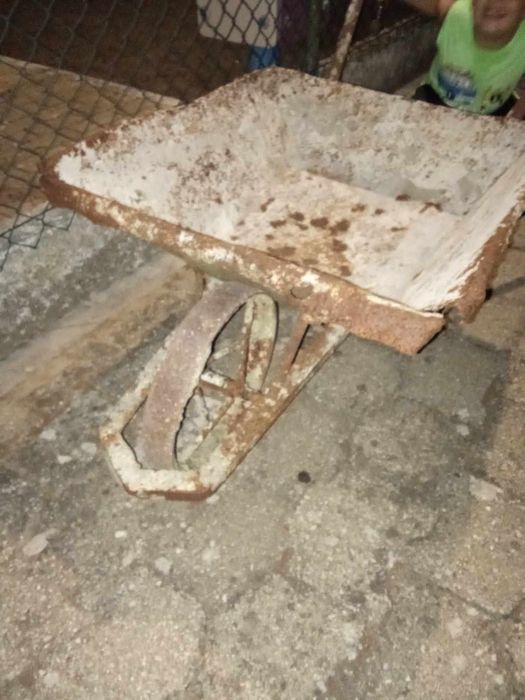 Carrinho de mão antigo