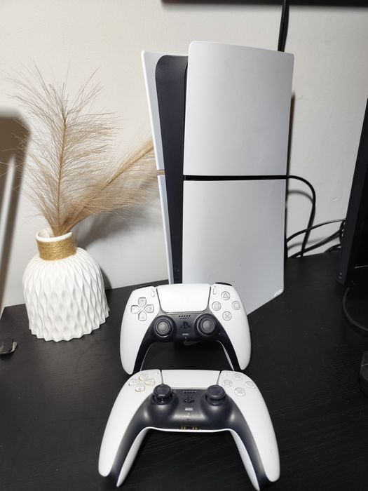 PS5 825G Digital + Monitor+ 2 Comandos  Dualsense