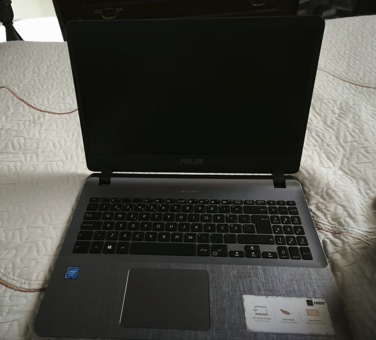 Portatil ASUS F507M