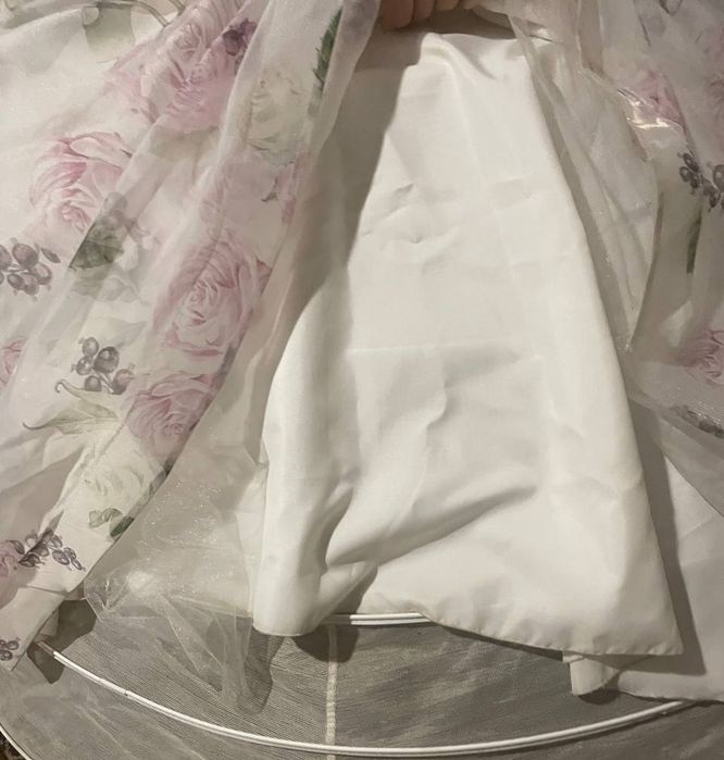 Випускна сукня з ніжним принтом