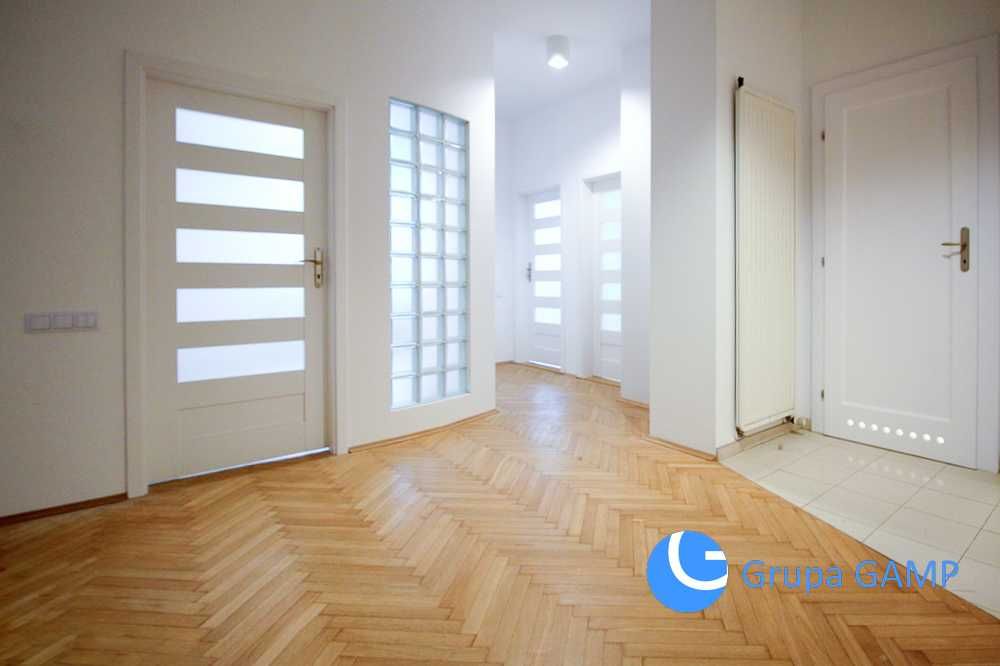 Trzy pokoje w centrum, kamienica z windą, 84 m2!