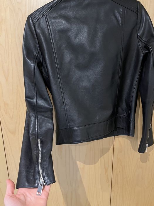 Blusão pele preta
