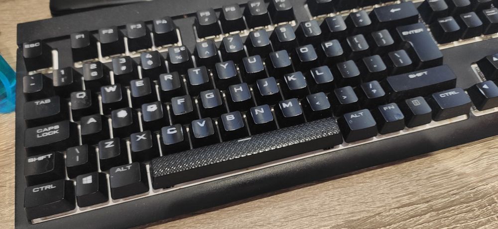 Клавиатура Corsair Strafe RGB