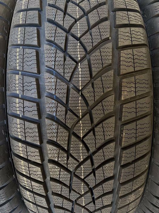 235/55/19 R19 Goodyear Ultra Grip Perfomance GEN1 4шт новые зима