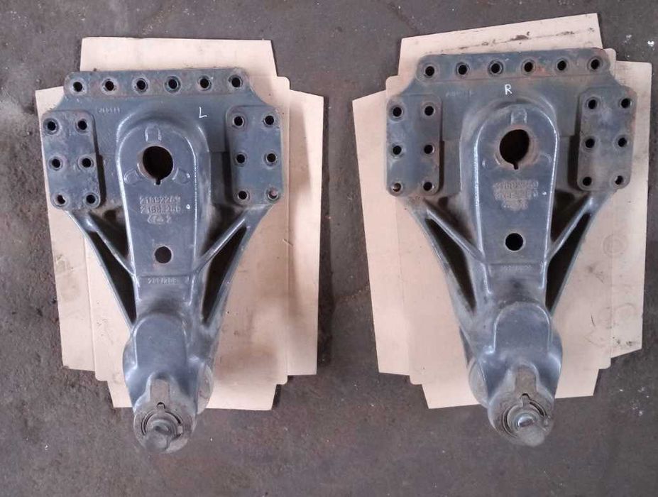 Кронштейн полуресори Renault Premium Magnum Range T 7421682250