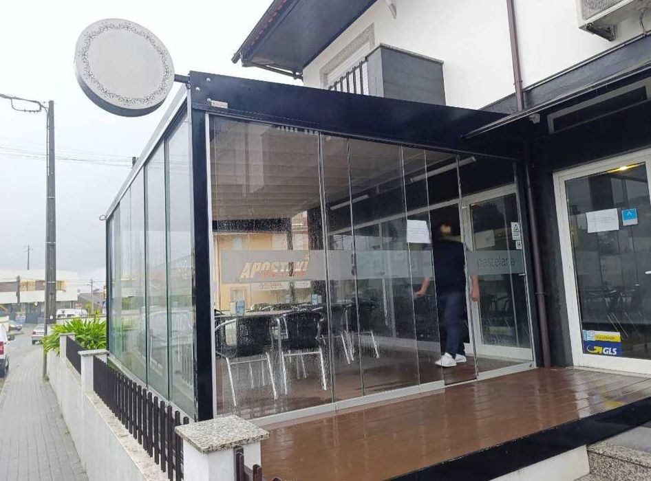 Esplanada Fechada, c/ Lona Impermeável e c/ Abertura Automática