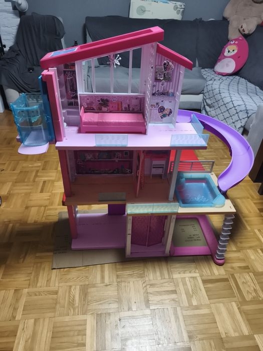 Sprzedam duży domek Barbie.