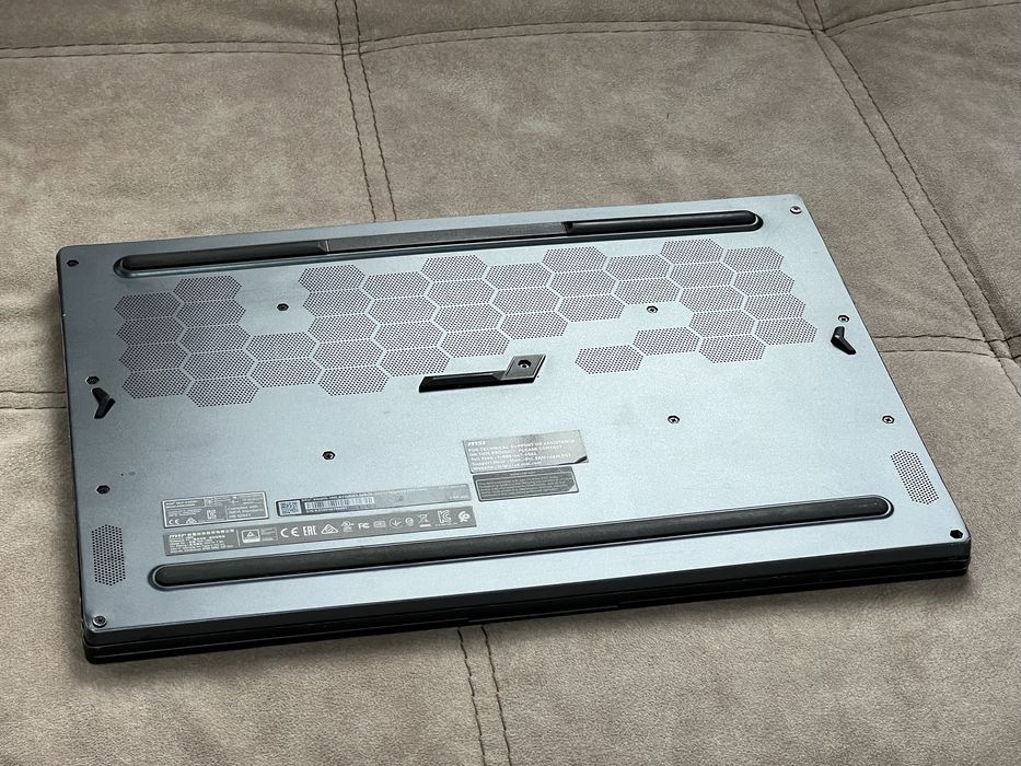 Ігровий ноутбук MSI Stealth 15M A11UEKV / 15.6"/i7-11375H/32GB/6GB/1TB