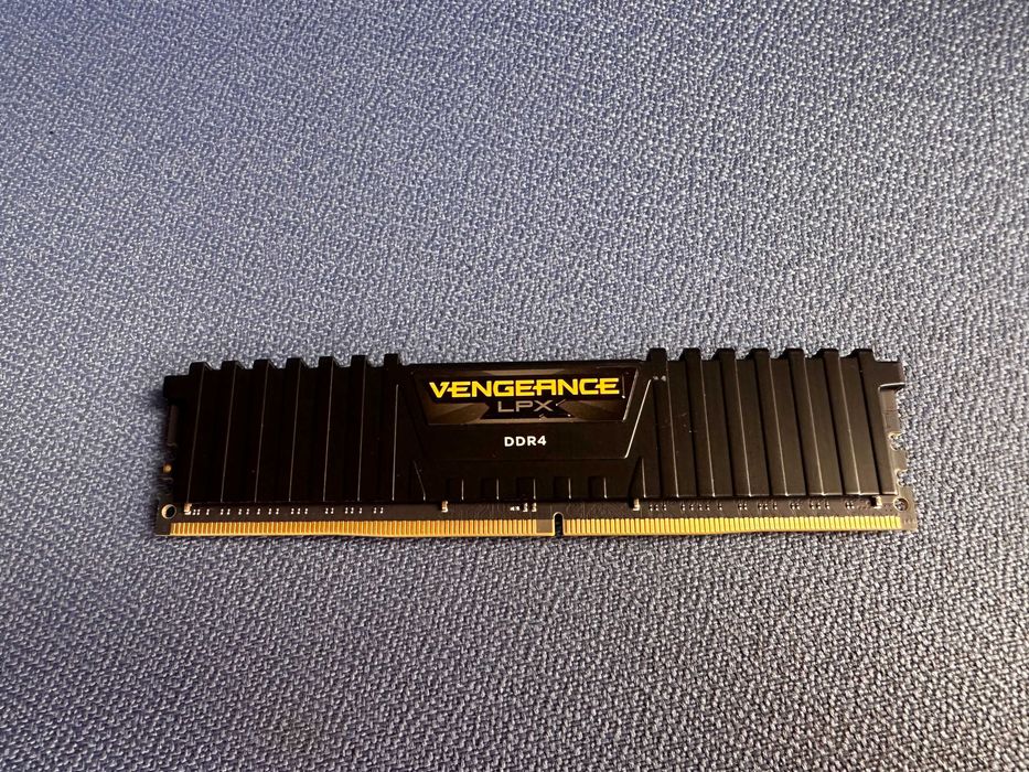 Corsair Vengeance LPX 16 GB DDR4 3600 MHz CL18 (1 × 16 GB) -  Testada e Aprovada