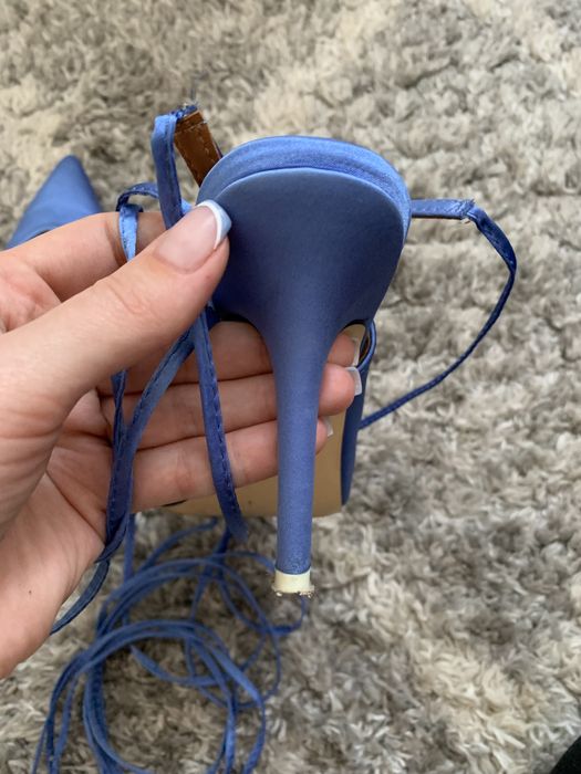 Szpilki na obcasie bez pięty z wyciętą piętą niebieskie satynowe 38