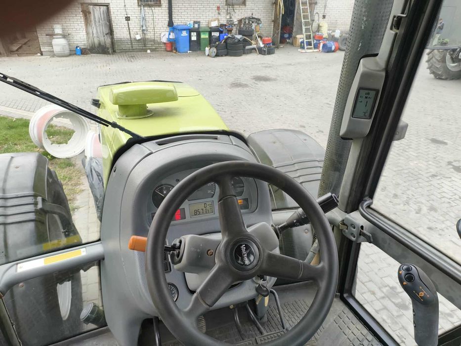 Ciągnik rolniczy Valtra 8050