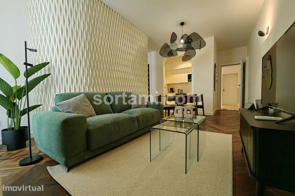 Charming T0+1 Apartment for Sale in Cedofeita, Santo Ildefonso, Sé, Miragaia, and São