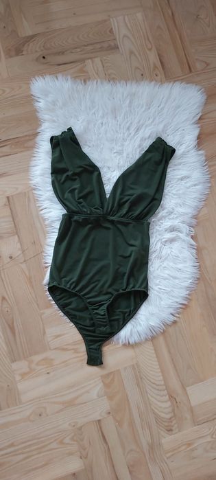 Body letnie bluzka stradivarius vneck serek