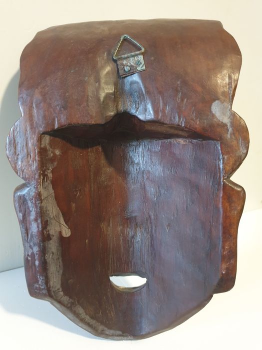 Vintage máscara de divindade asiática esculpida em Pau Rosa