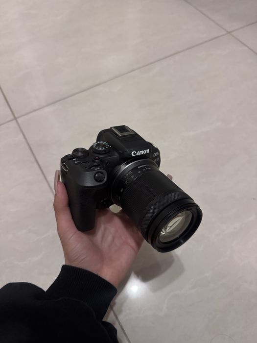 Canon EOS R10 + RF-S 18-150mm F3.5-6.3 IS STM — новий