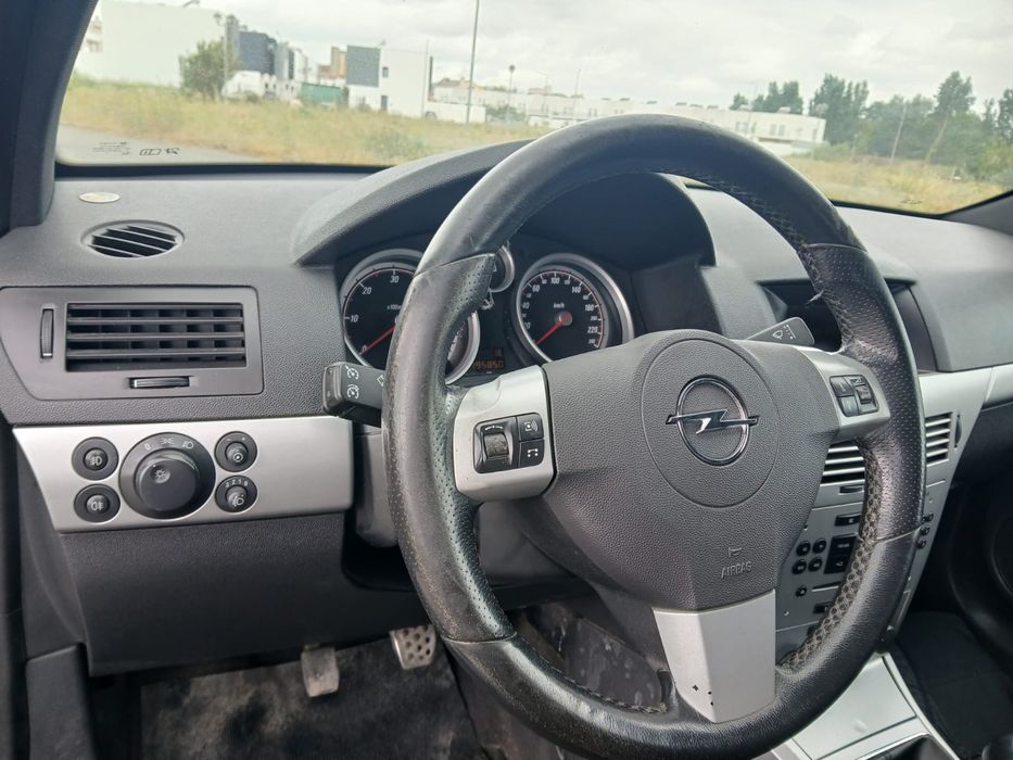 Opel Astra H GTC 1.3 cdti