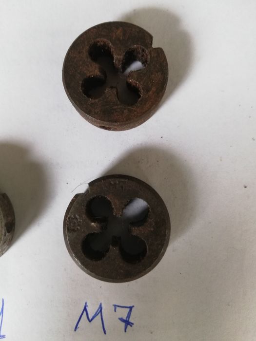 Плашки метрические