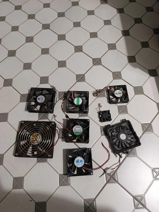 Кулер- міні-вентилятор