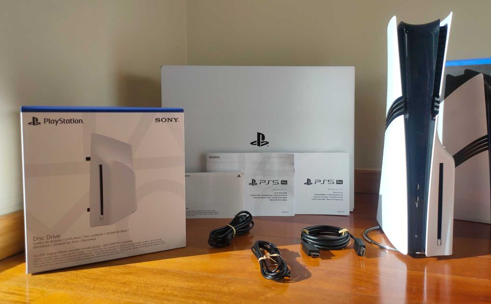 PS5 Pro com leitor de CDs em estado imaculado c\ garantia de 3 anos