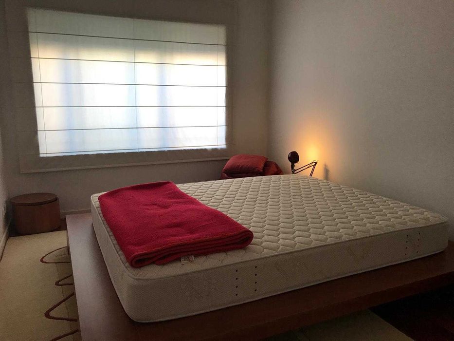 Cama de casal  em cerejeira