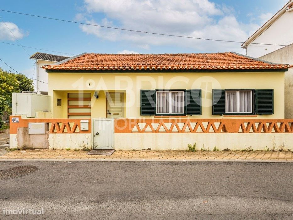 Moradia T3 Central, Oportunidade de Reabilitação (Para venda ao abr...