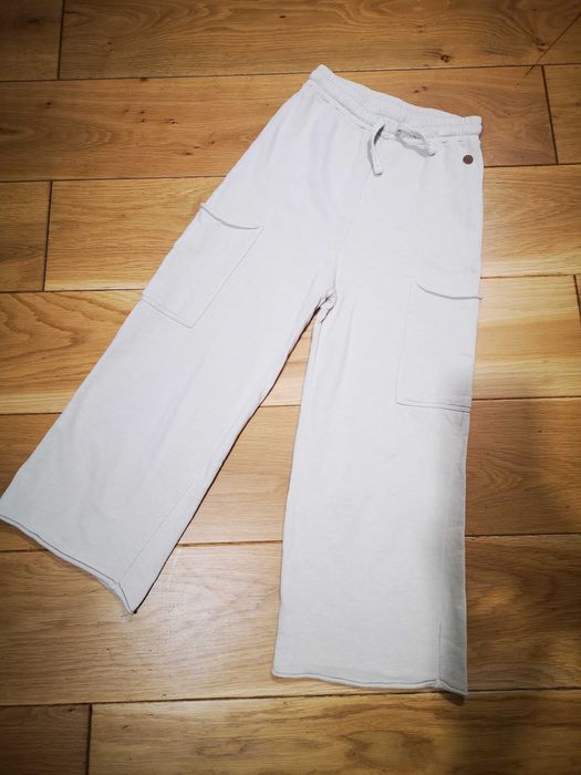 Ü by KappAhl kremowe spodnie dresowe 3/4 134/140 cm 12-13 lat