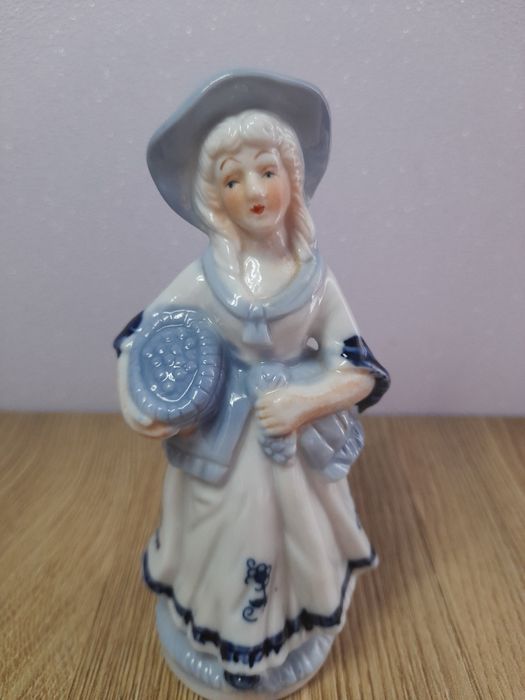 Статуетк азіати, британці