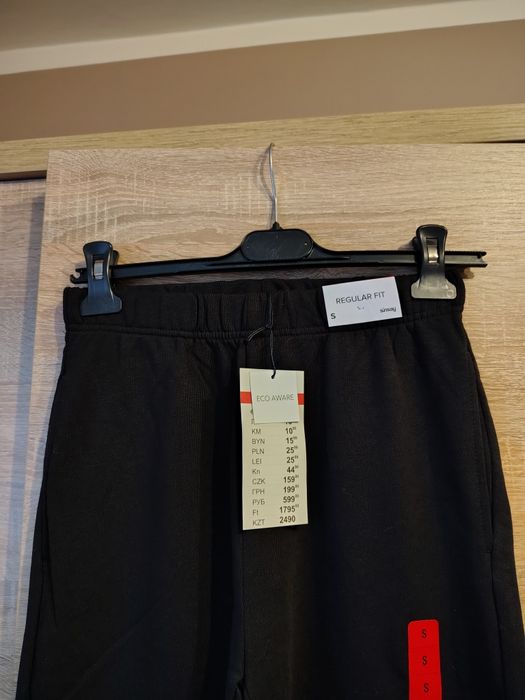 Nowe damskie spodnie dresowe roz S Sinsay