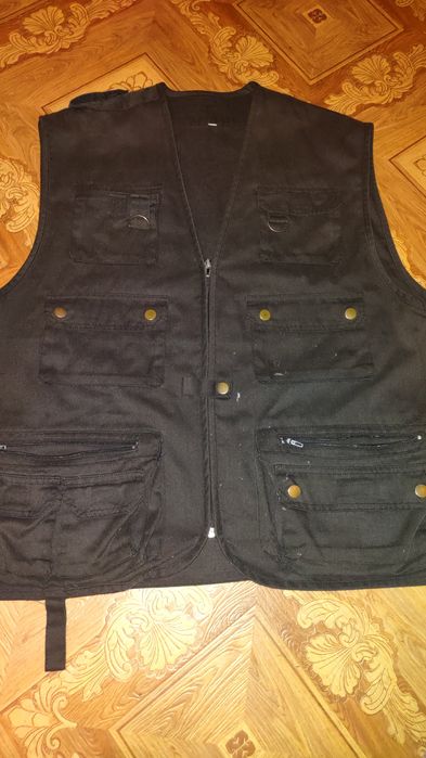 Продам охотничью мужскую жилетку