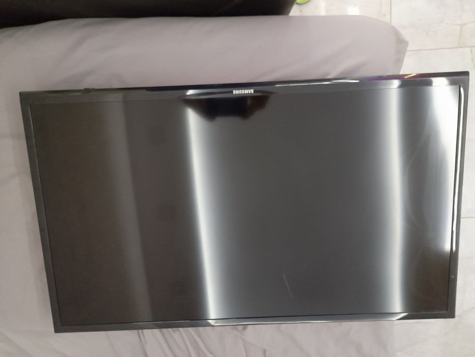 Телевизор Samsung UE39EH5003W на запчасти выпускает 2013.03