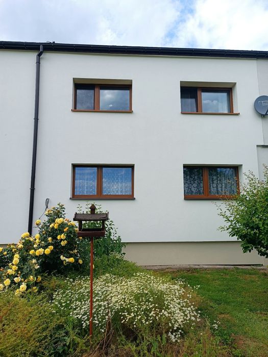 Mieszkanie 55 m² z 2 ogródkami i budynkiem gospodarczym - parter