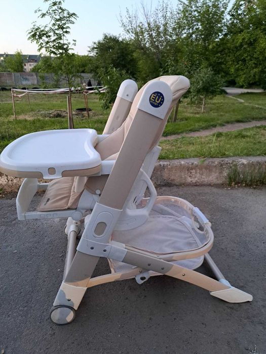 Стілець для годування